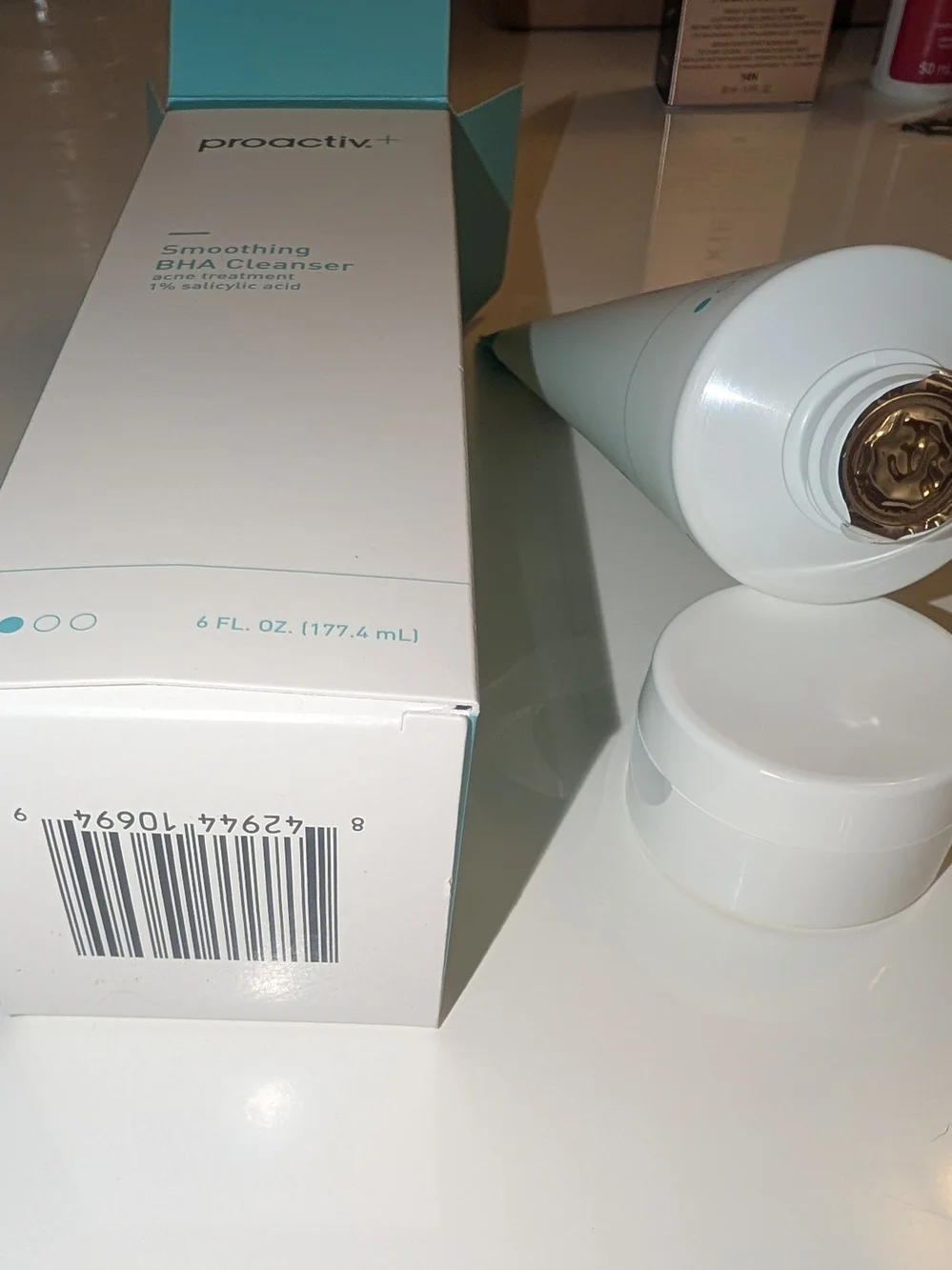 Proactiv Smoothing BHA Cleanser - White & Teal
